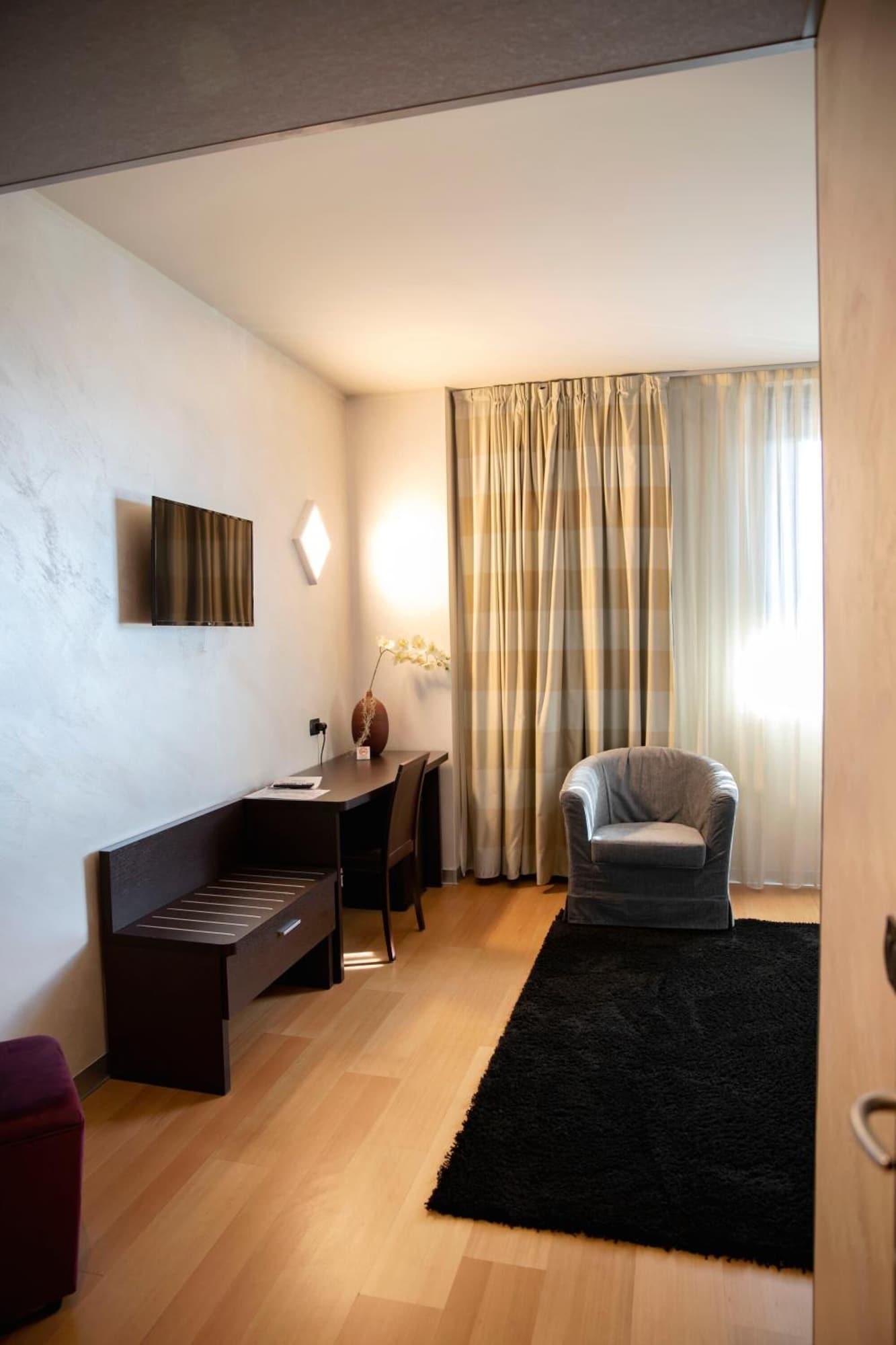 Castahotel Castagnito Экстерьер фото