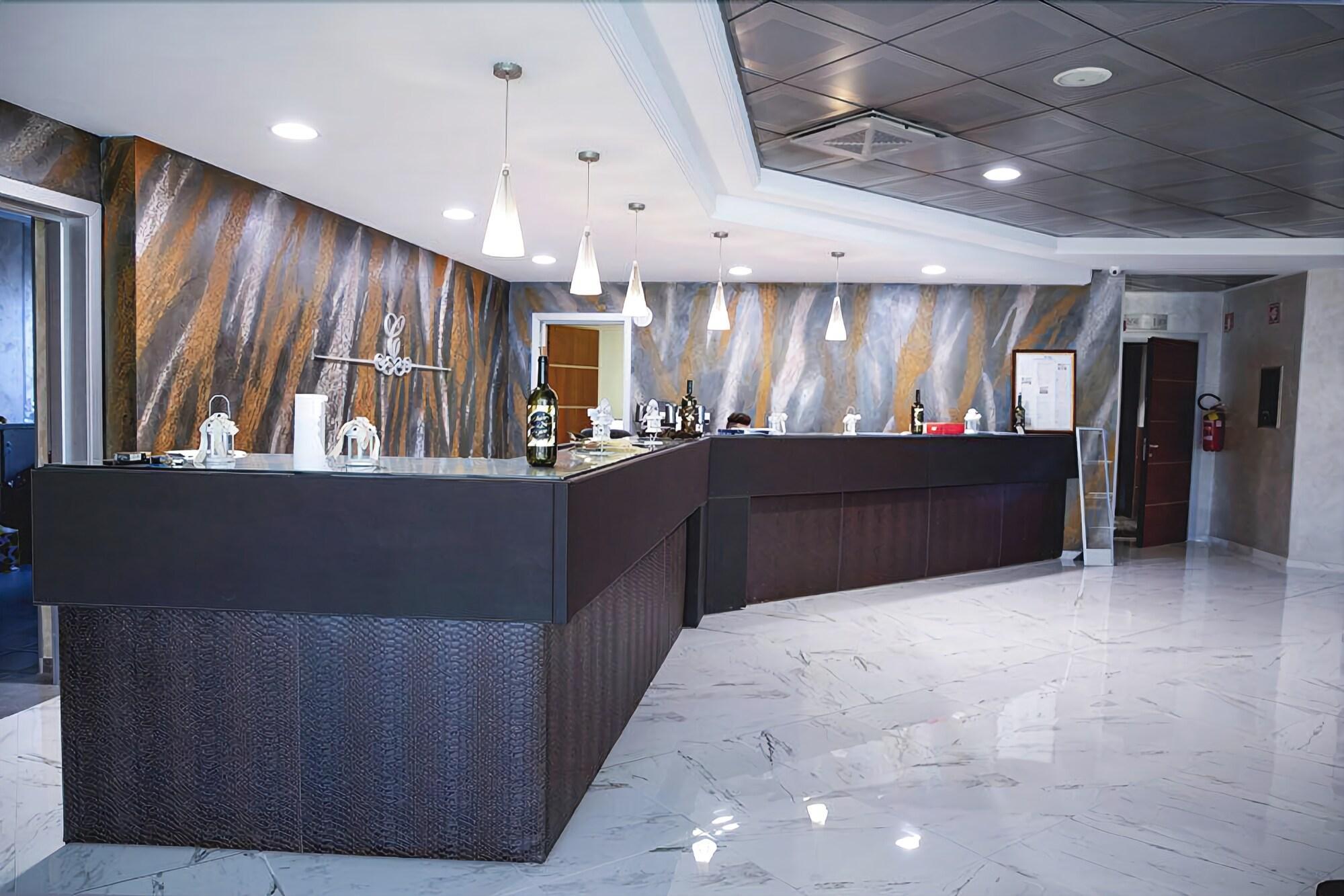 Castahotel Castagnito Экстерьер фото