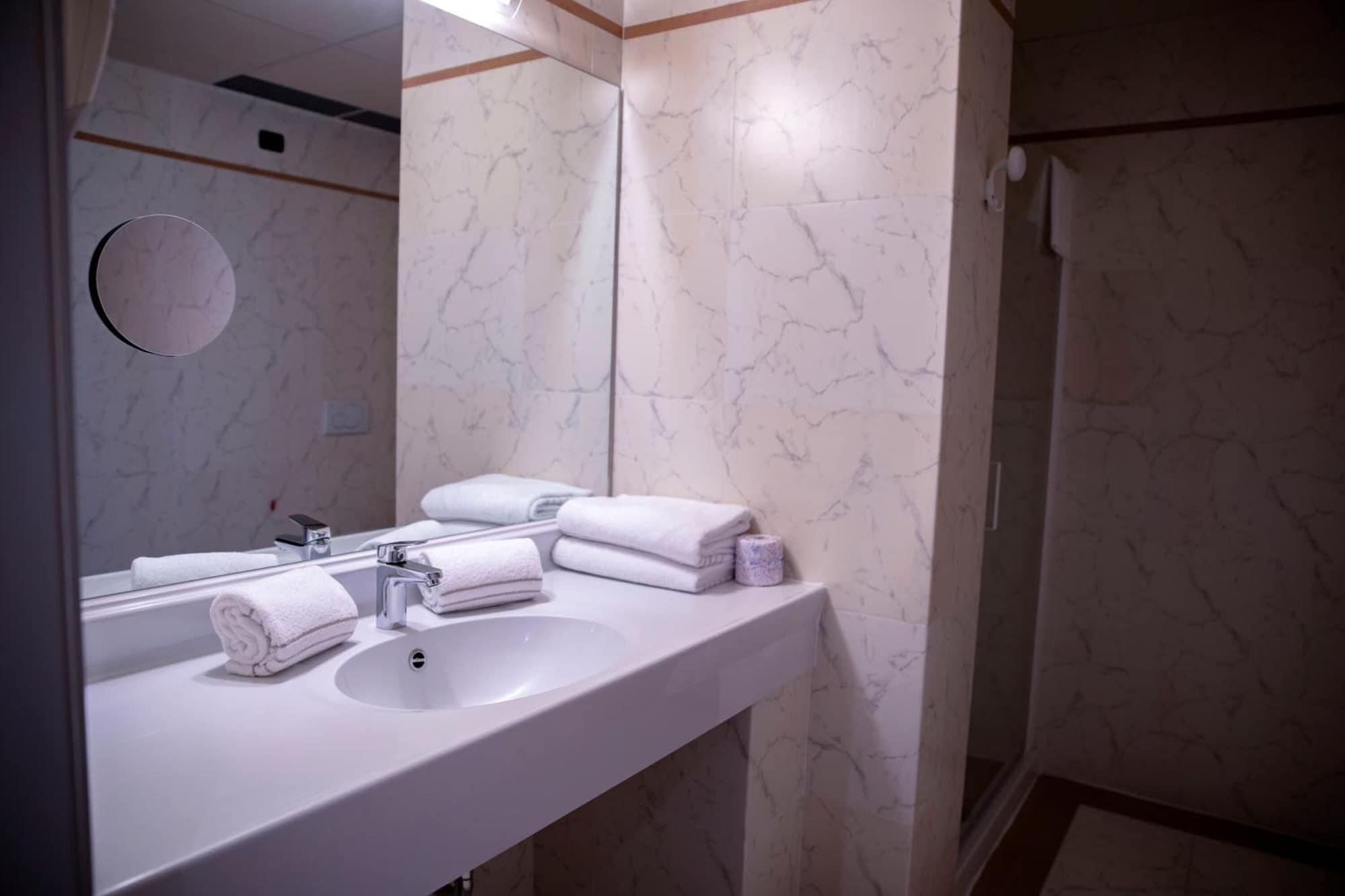 Castahotel Castagnito Экстерьер фото