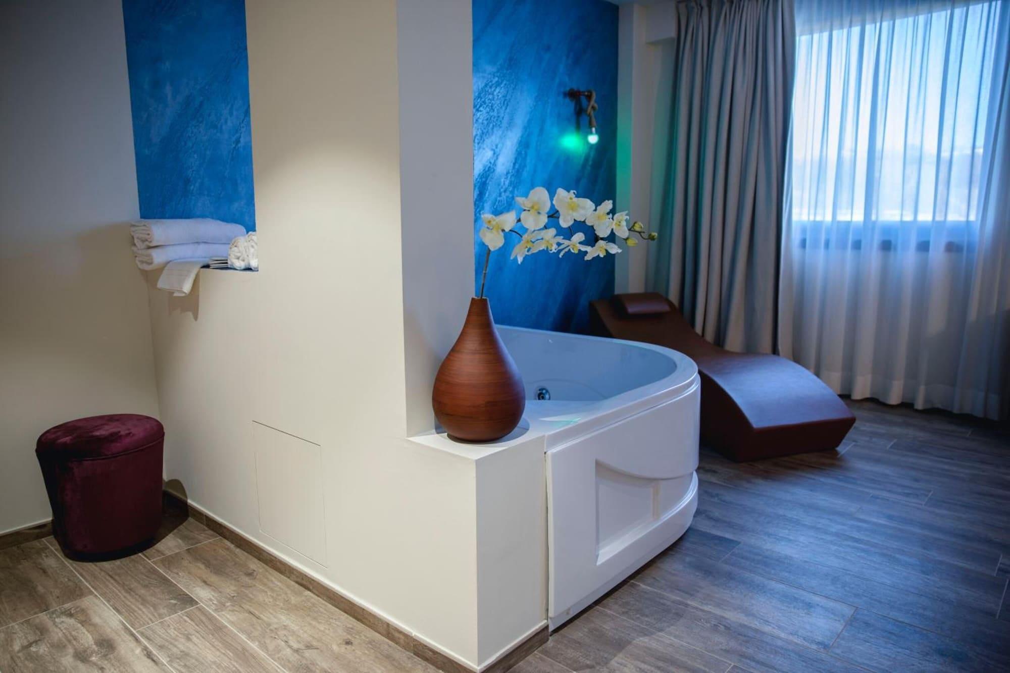 Castahotel Castagnito Экстерьер фото