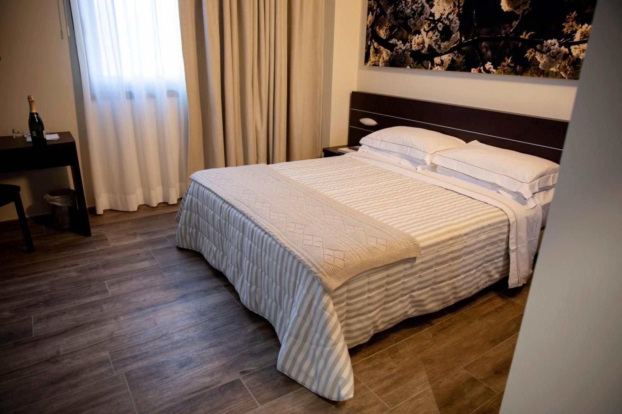Castahotel Castagnito Экстерьер фото